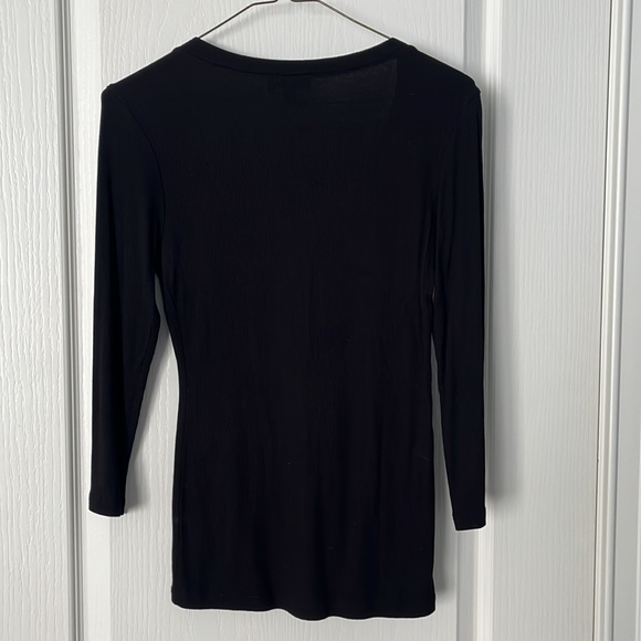 Bebe deep-V with 3/4 sleeve & sparkle button detail. - Picture 5 of 6